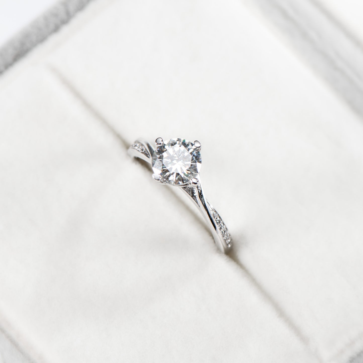 The Cascade – Round Brilliant Lab Diamond Ring with Twist Pavé Bypass Band in 925 Silver – TY-R-034 – Image 2