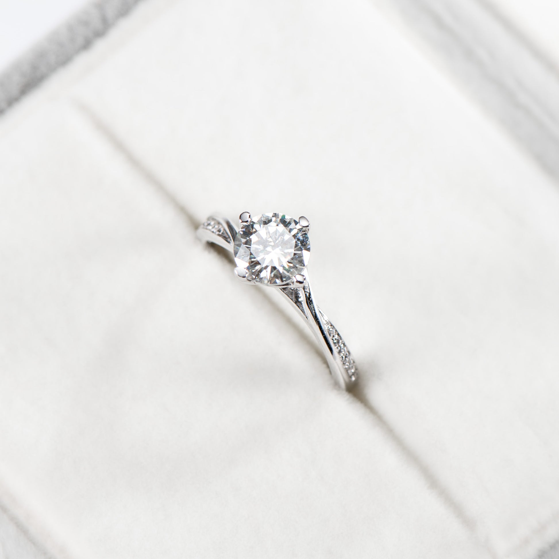 The Cascade – Round Brilliant Lab Diamond Ring with Twist Pavé Bypass Band in 925 Silver – TY-R-034 – Image 2