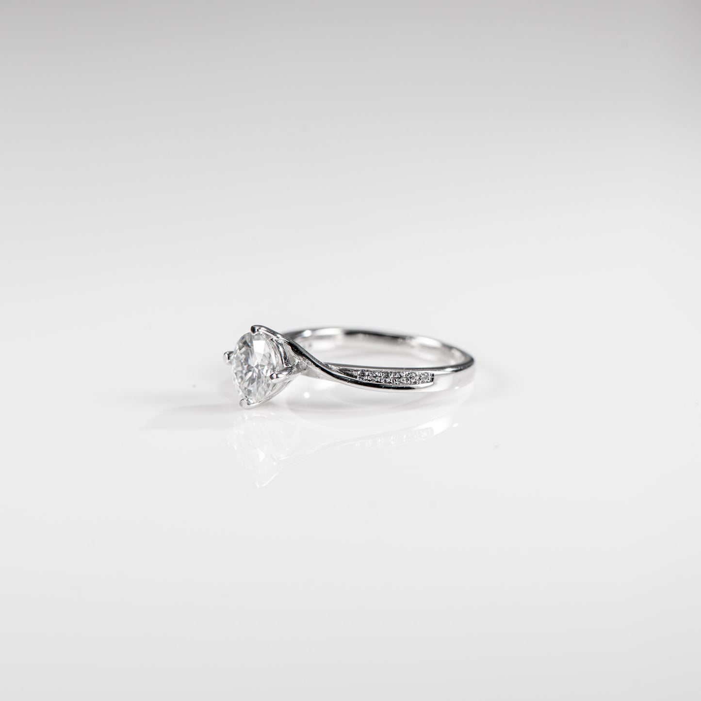 The Cascade – Round Brilliant Lab Diamond Ring with Twist Pavé Bypass Band in 925 Silver – TY-R-034 – Image 3