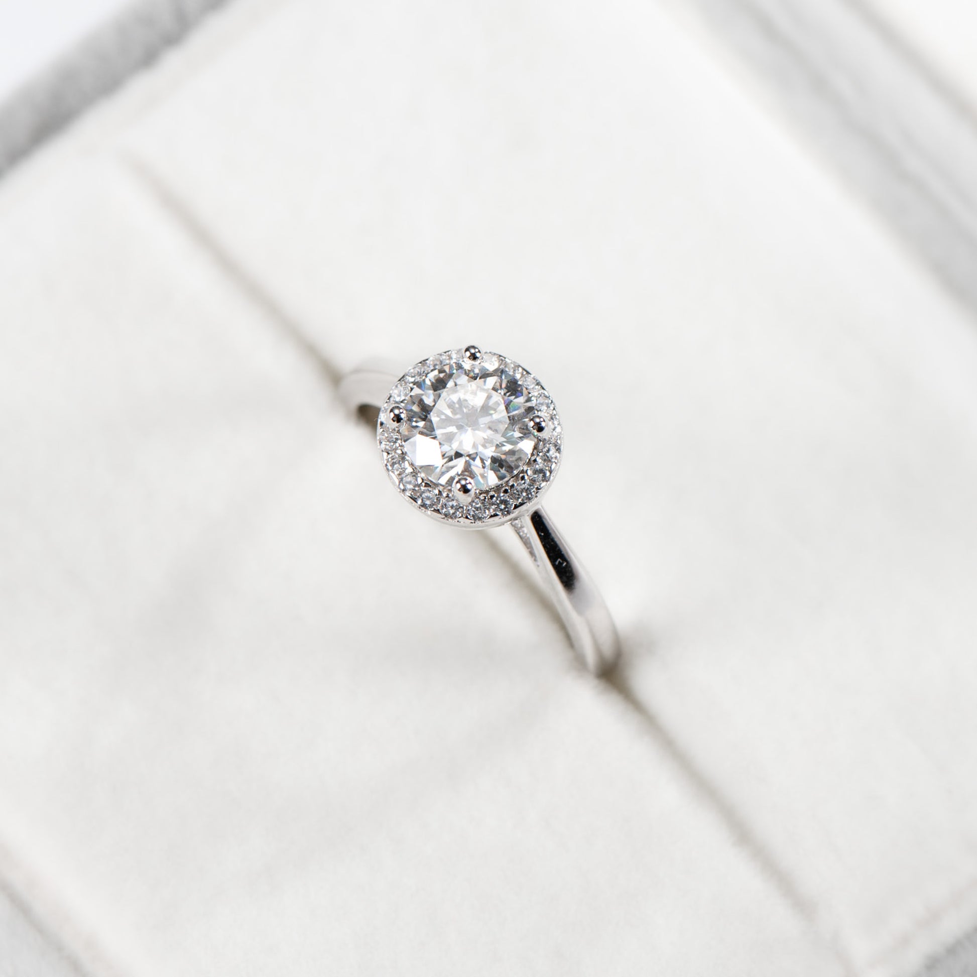 The Aurora – Round Brilliant Lab Diamond Halo Ring in 925 Silver – TY-R-035 – Image 1