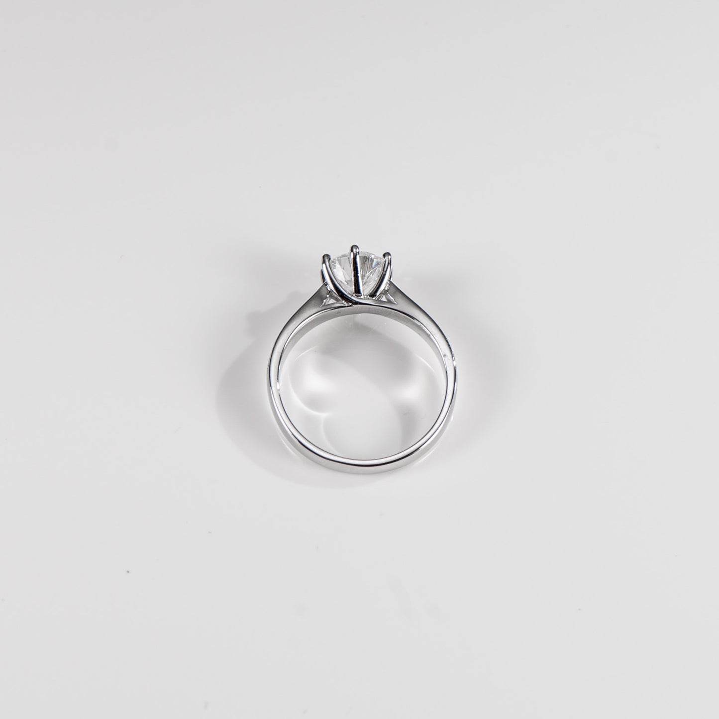 The Classic – Round Brilliant Lab Diamond Six-Prong Solitaire in 925 Silver – TY-R-039 – Image 1