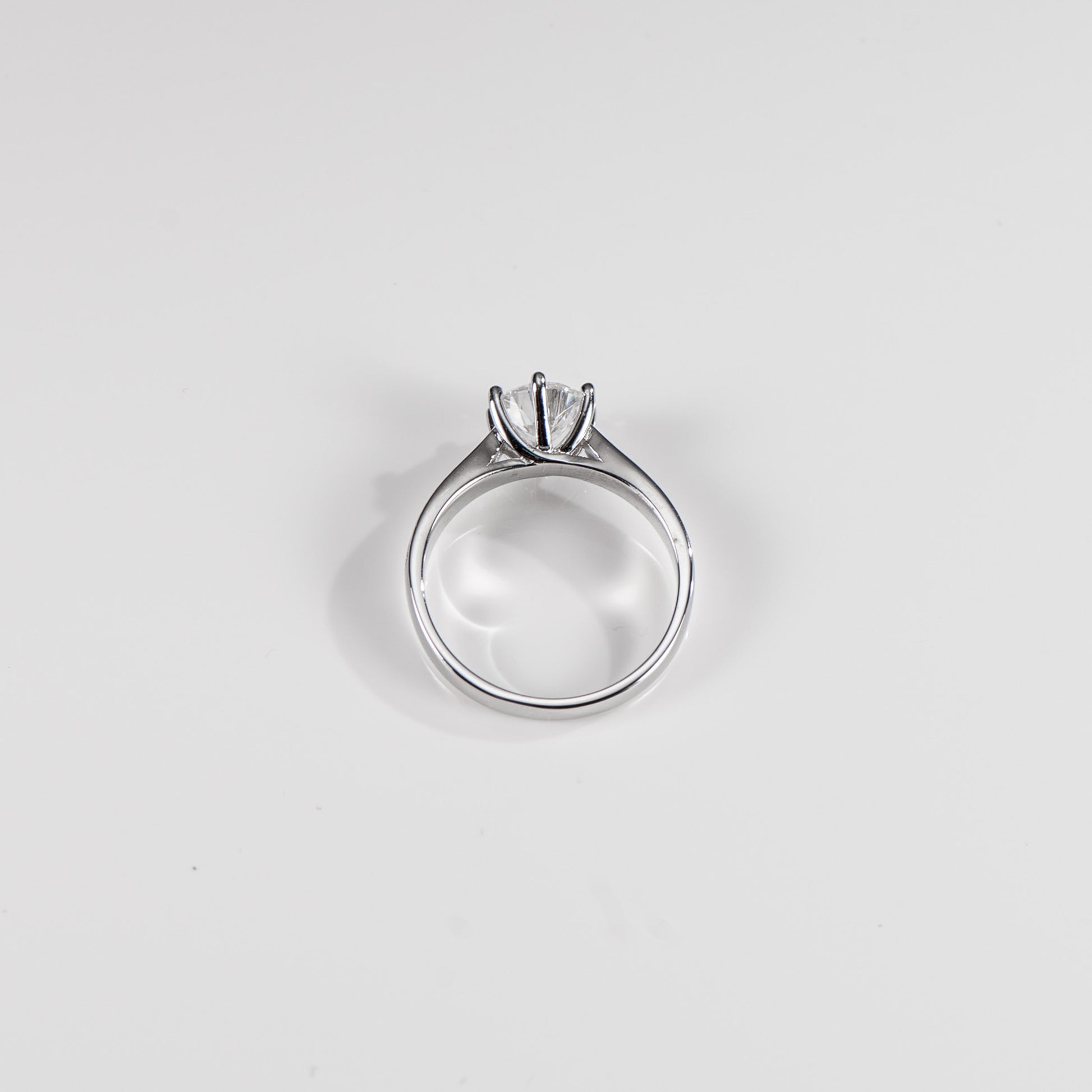 The Classic – Round Brilliant Lab Diamond Six-Prong Solitaire in 925 Silver – TY-R-039 – Image 1