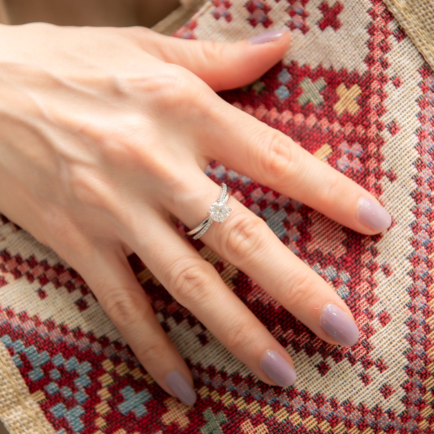The Contour – Round Brilliant Lab Diamond Ring with Split Shank Pavé Band in 925 Silver – TY-R-042 – Image 15