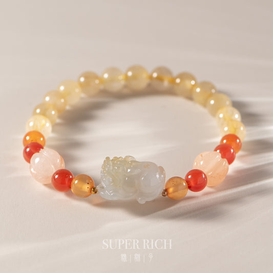 Beaded bracelet with a central jade charm on a light background, featuring the brand 'Super Rich'.