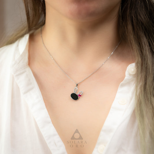 Necklace with a pendant worn by a person, brand 'Solara Oro' visible.