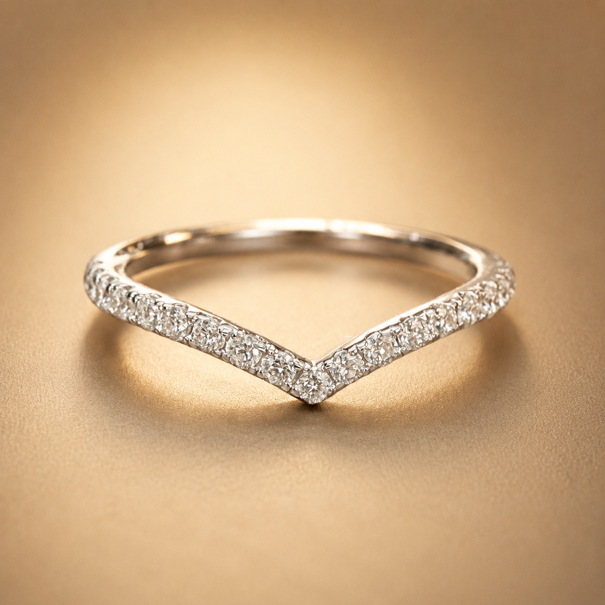 Kairos pavé diamond chevron band ring in white gold — front view